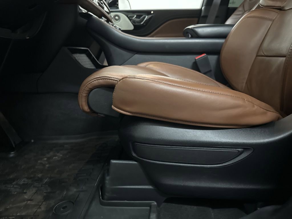 Used 2022 Lincoln Aviator Reserve w/ Equipment Group 201A image 36
