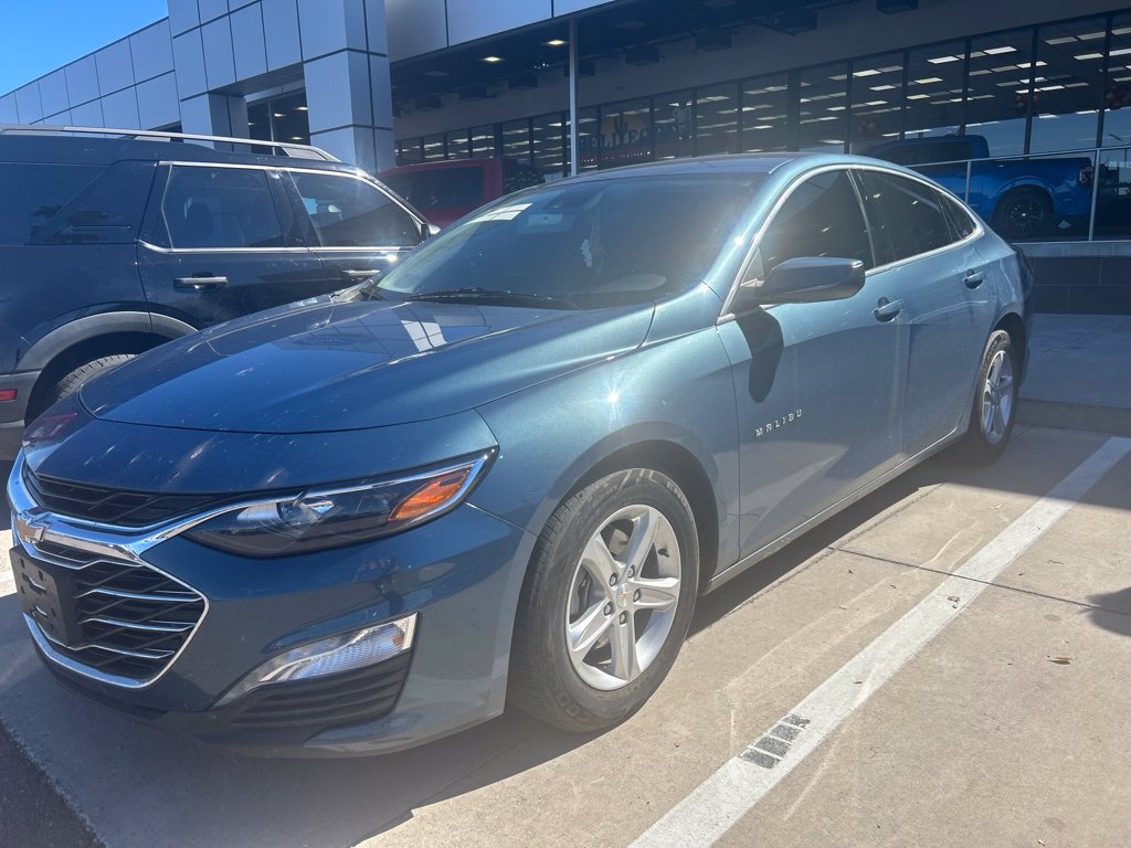 Used 2024 Chevrolet Malibu LT FWD image 1