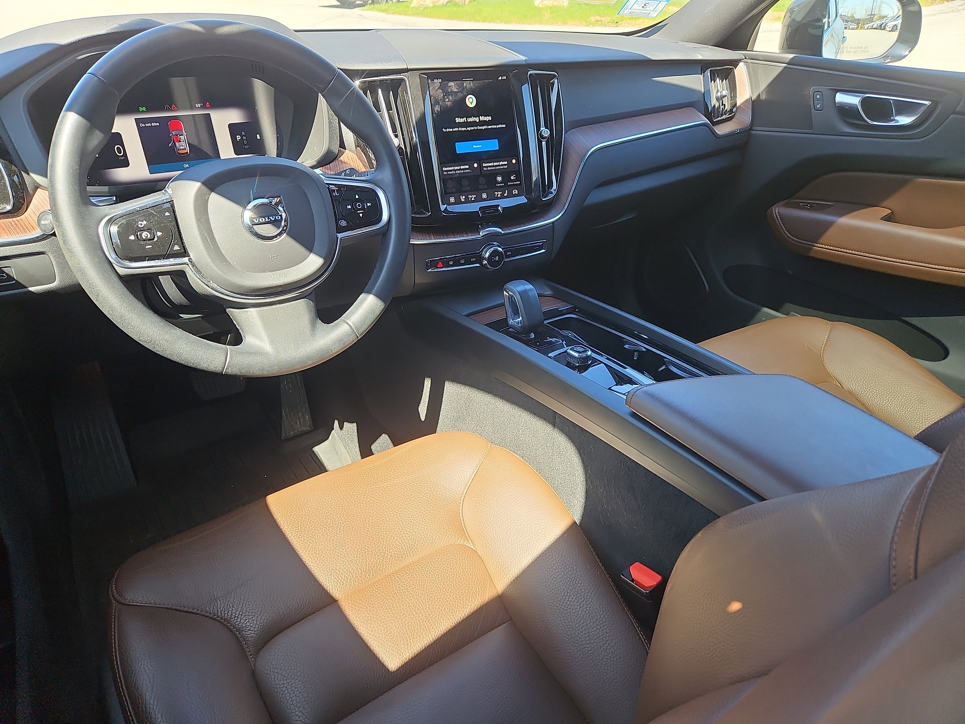 Certified 2023 Volvo XC60 B5 Plus w/ Climate Package AWD/4WD image 3