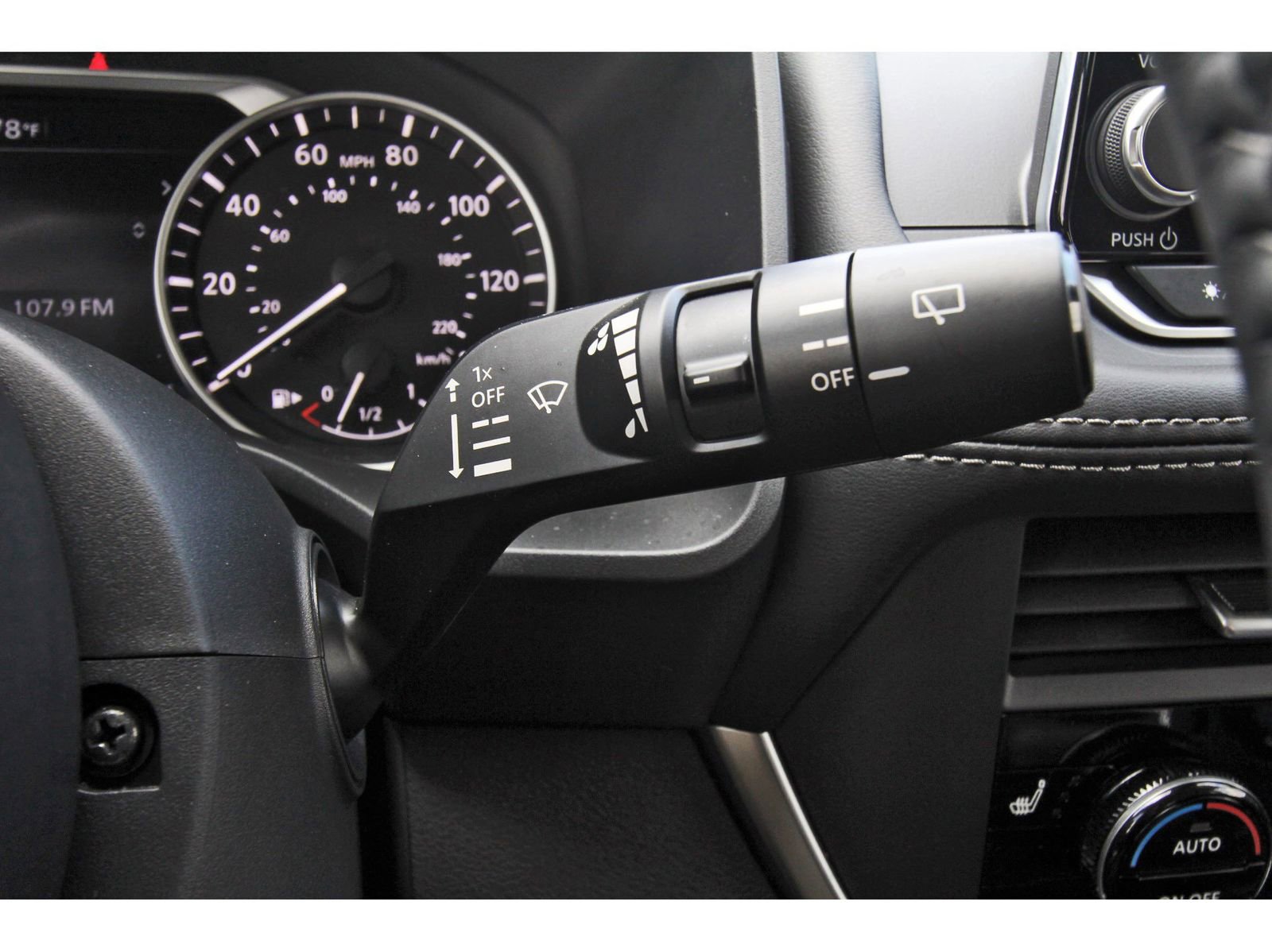 Used 2023 Nissan Rogue SV w/ SV Premium B Package image 21