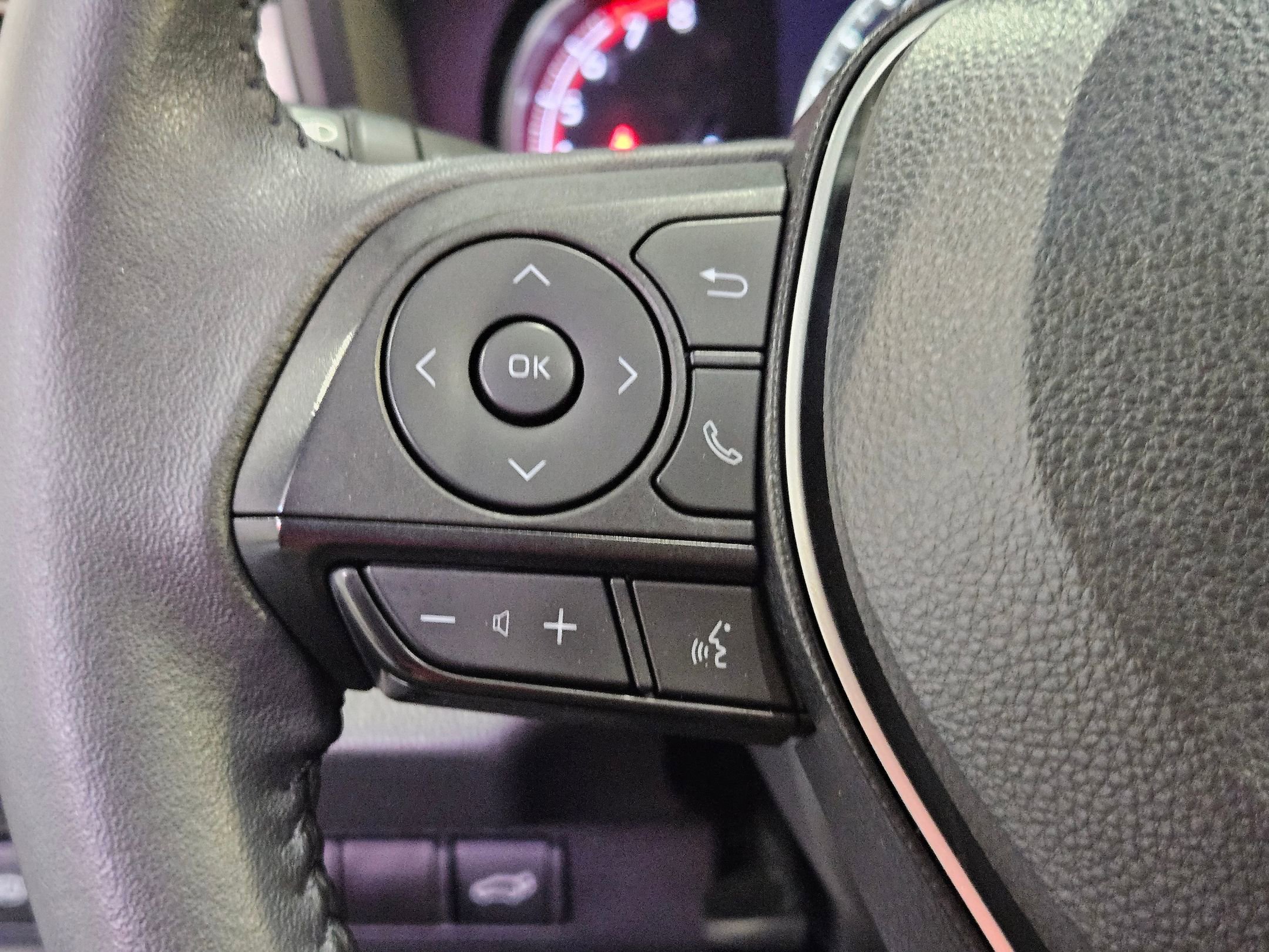 Used 2023 Toyota RAV4 XLE Premium image 28