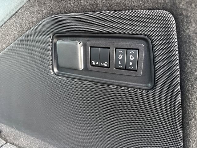 Used 2023 Cadillac Escalade Premium Luxury Platinum image 31
