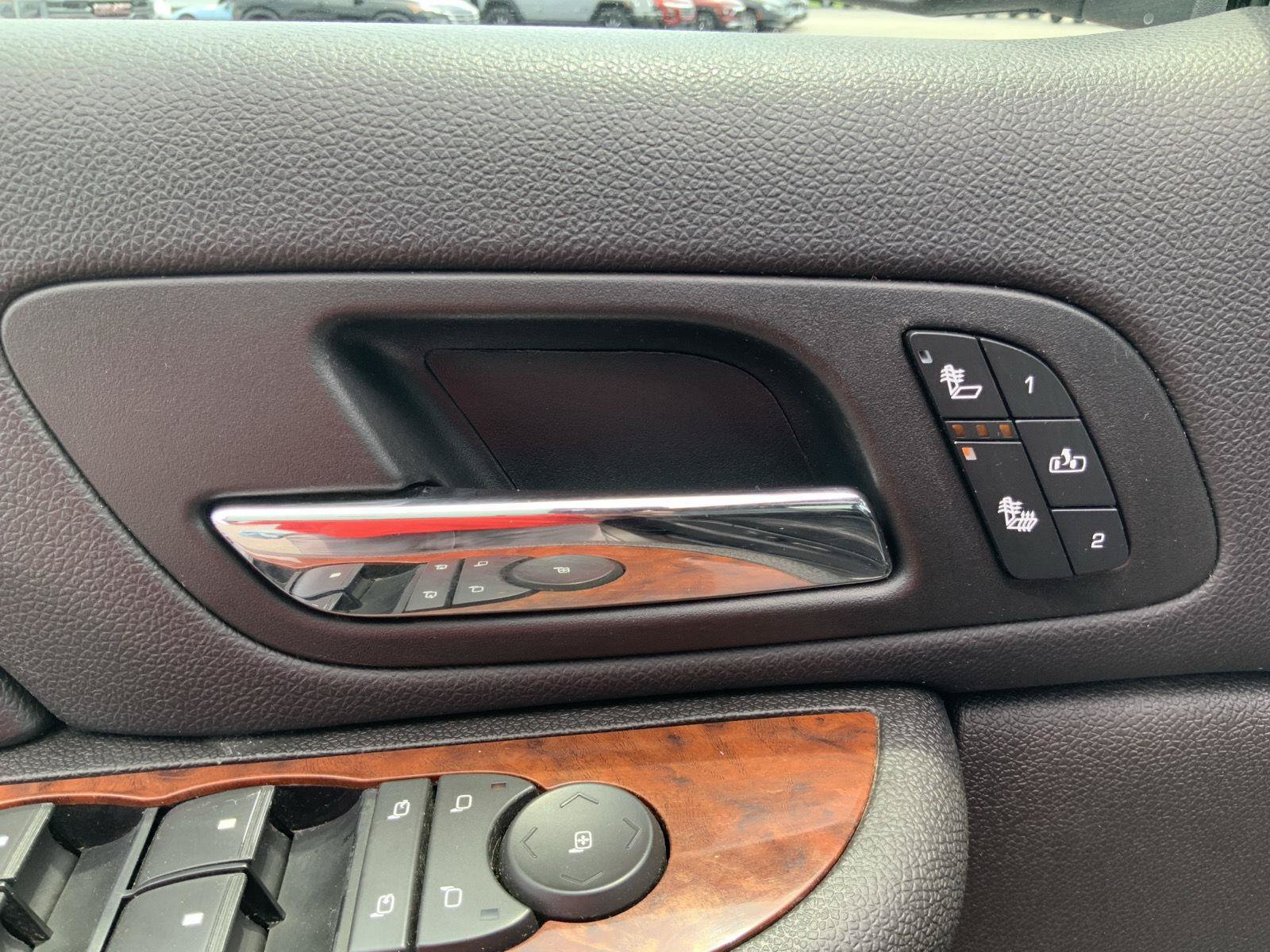 Used 2008 Chevrolet Avalanche LTZ w/ LTZ Preferred Equipment Group AWD/4WD image 22
