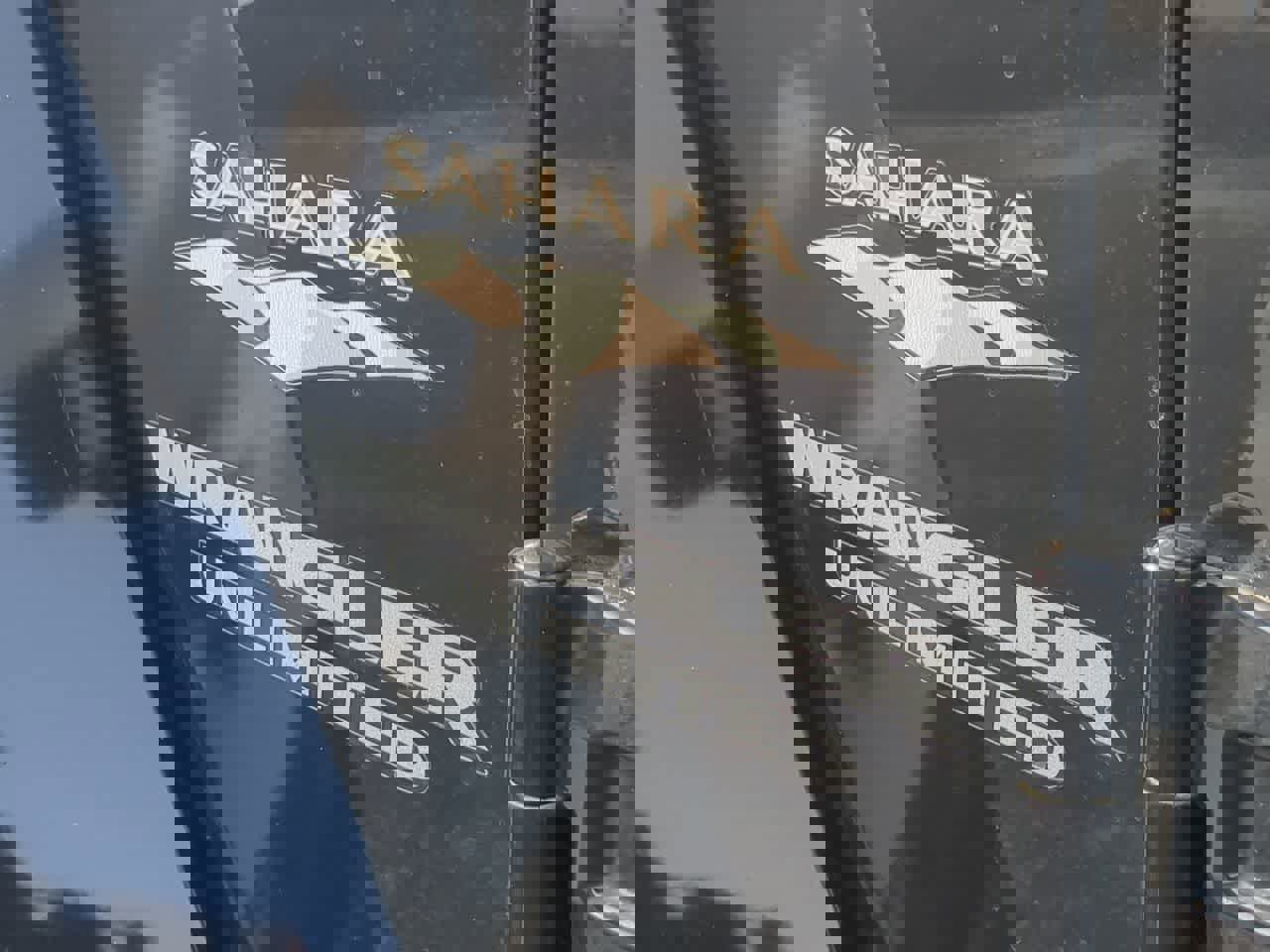 Used 2015 Jeep Wrangler Unlimited Sahara w/ Connectivity Group image 13