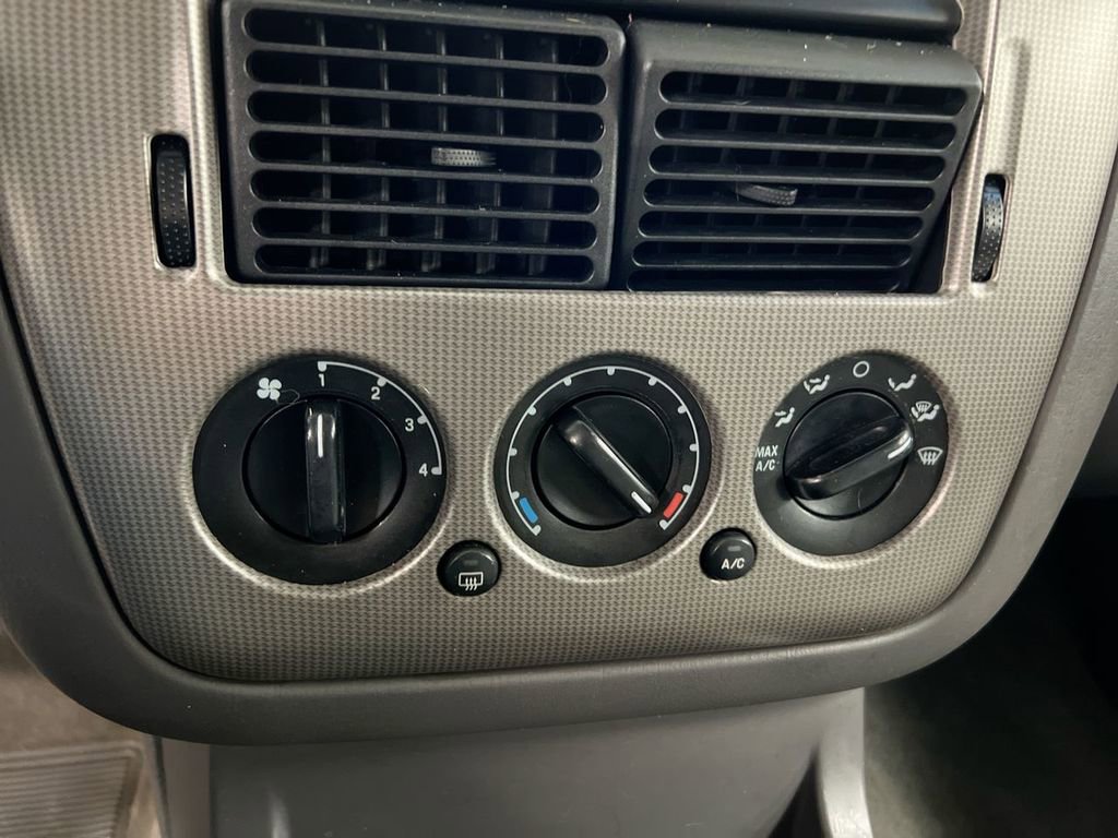 Used 2004 Ford Explorer XLT image 15