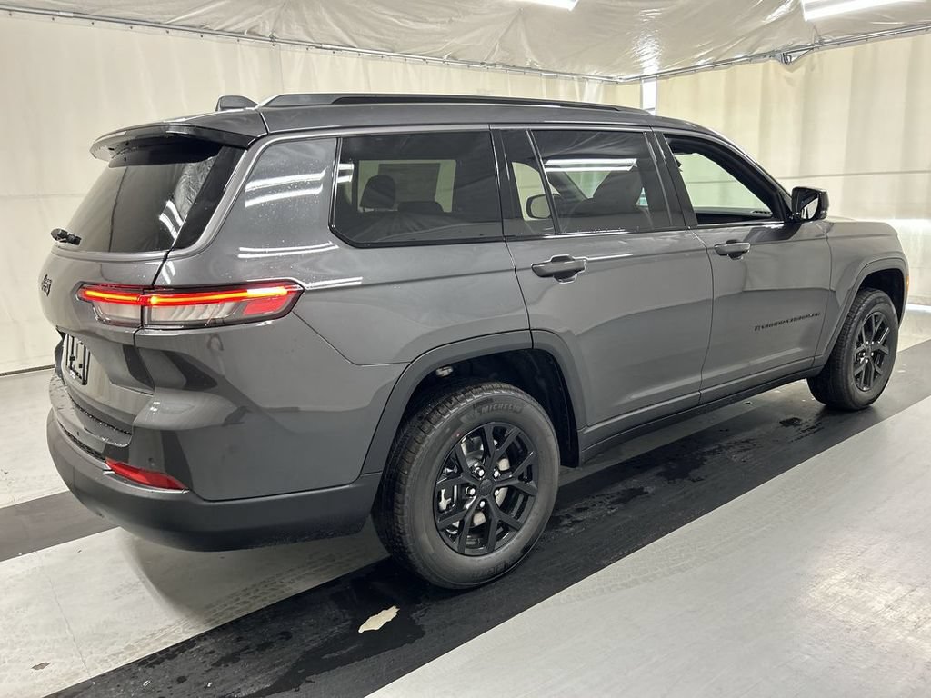 New 2026 Jeep Grand Cherokee L 4WD image 2