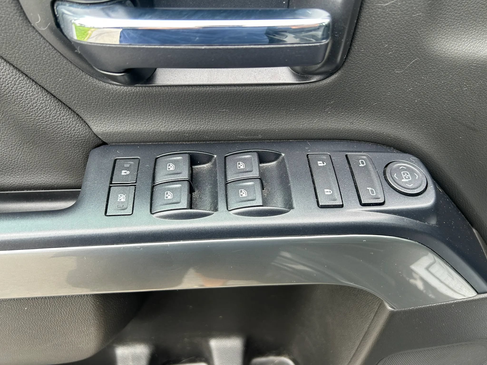 Used 2019 Chevrolet Silverado 1500 LT w/ All Star Edition AWD/4WD image 18