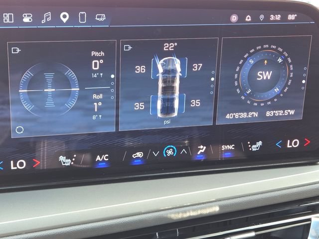 Used 2025 Chevrolet Traverse LT w/ LPO, Floor Liner Package FWD image 33