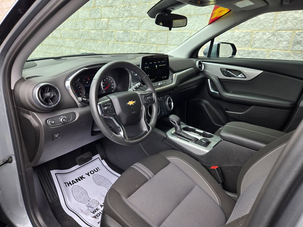 Used 2025 Chevrolet Blazer LT FWD image 13
