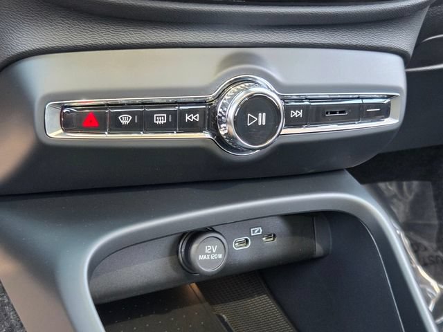 New 2026 Volvo XC40 B5 Core w/ Protection Package Premier AWD/4WD image 18