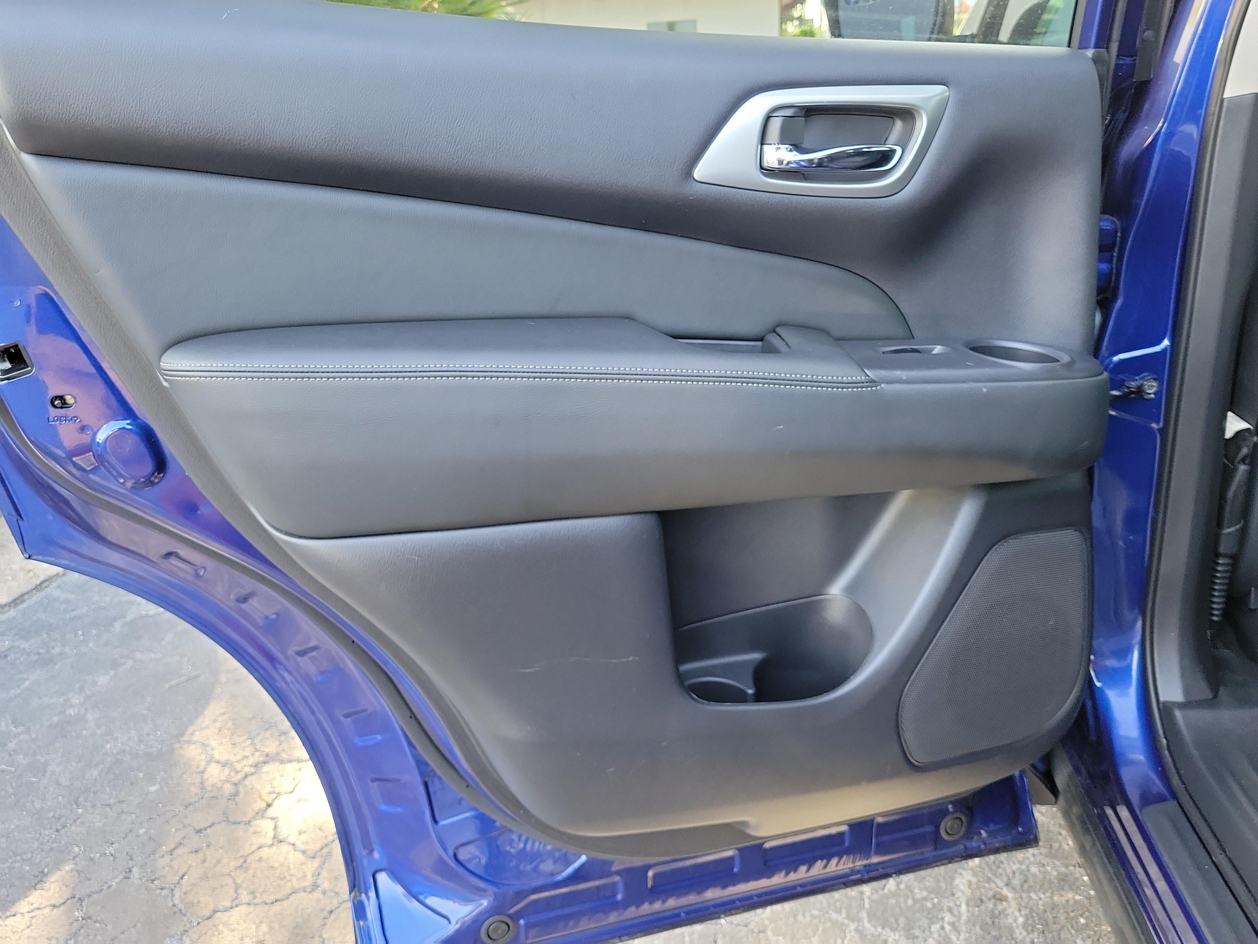 Used 2018 Nissan Pathfinder SV FWD image 11