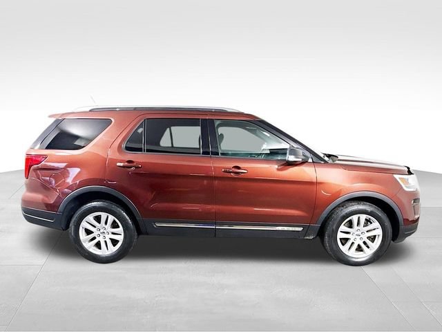 Used 2018 Ford Explorer XLT AWD/4WD image 5