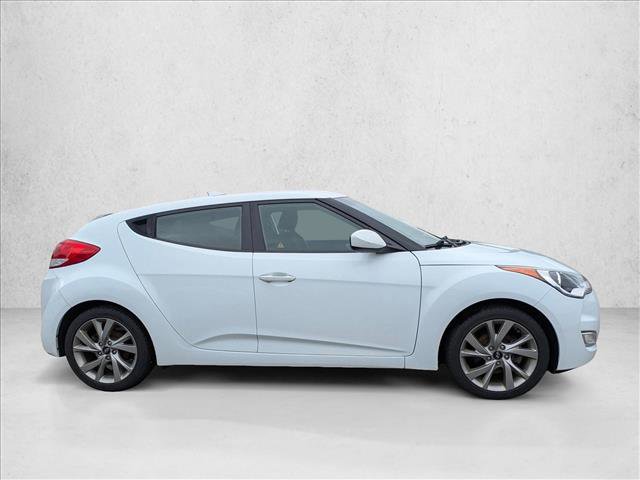 Used 2017 Hyundai Veloster FWD image 4