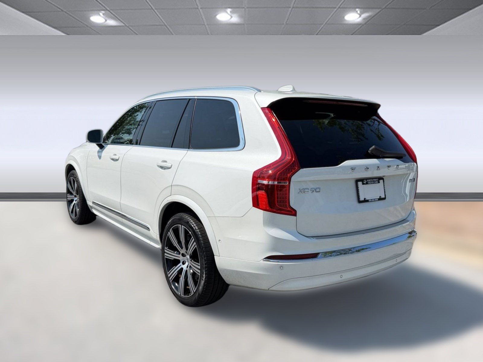 Certified 2025 Volvo XC90 B6 Plus w/ Protection Package Premier AWD/4WD image 3