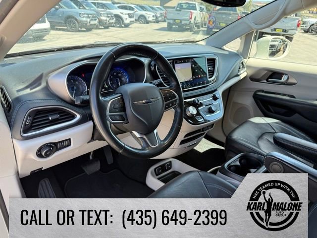 Used 2021 Chrysler Pacifica Touring-L w/ Premium & Safety Sphere Group FWD image 14