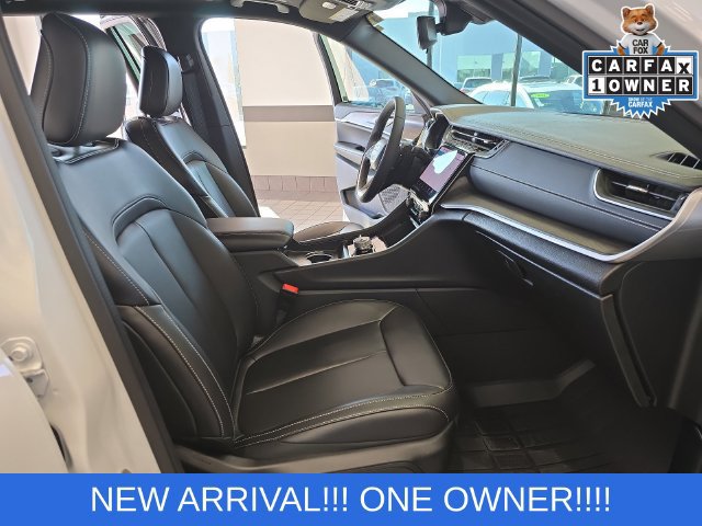 Used 2024 Jeep Grand Cherokee L Limited w/ Black Appearance Package AWD/4WD image 10