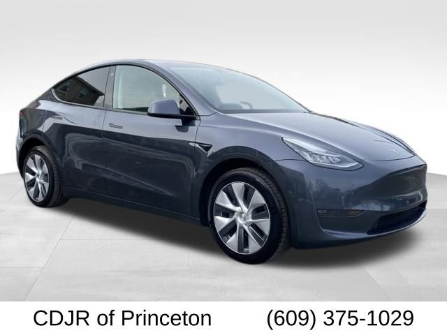 Used 2022 Tesla Model Y Long Range image 1
