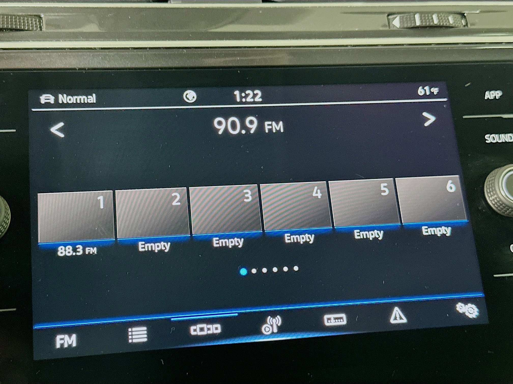 Used 2024 Volkswagen Tiguan SE image 21