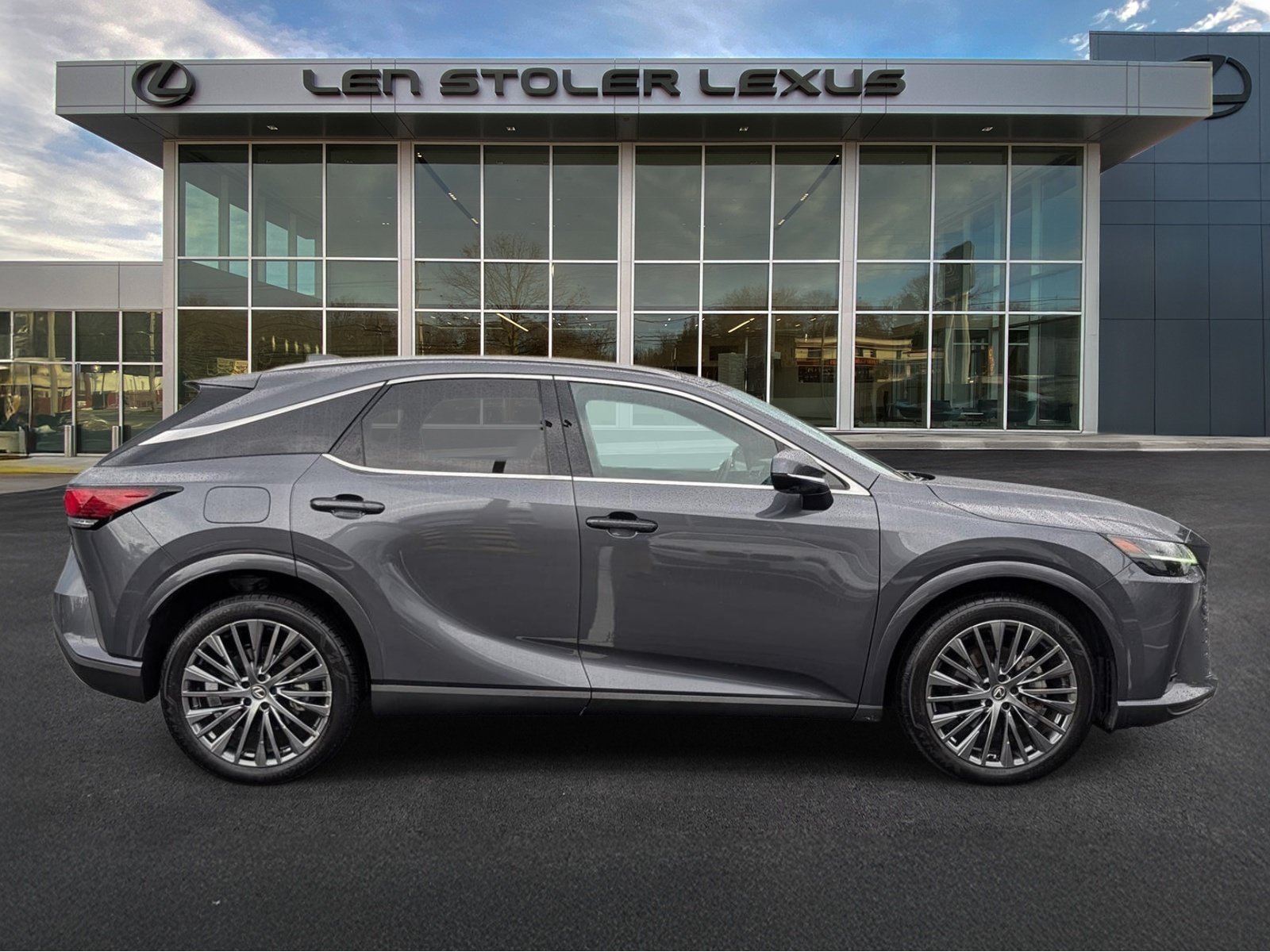 Used 2025 Lexus RX 450h AWD w/ Convenience Package image 2