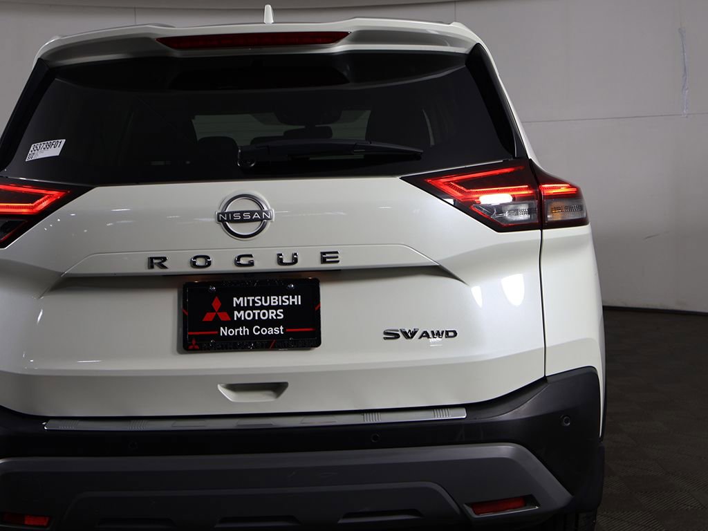 Used 2023 Nissan Rogue SV w/ SV Premium B Package image 16