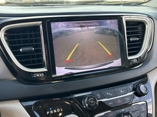 Used 2021 Chrysler Pacifica Touring-L FWD image 29