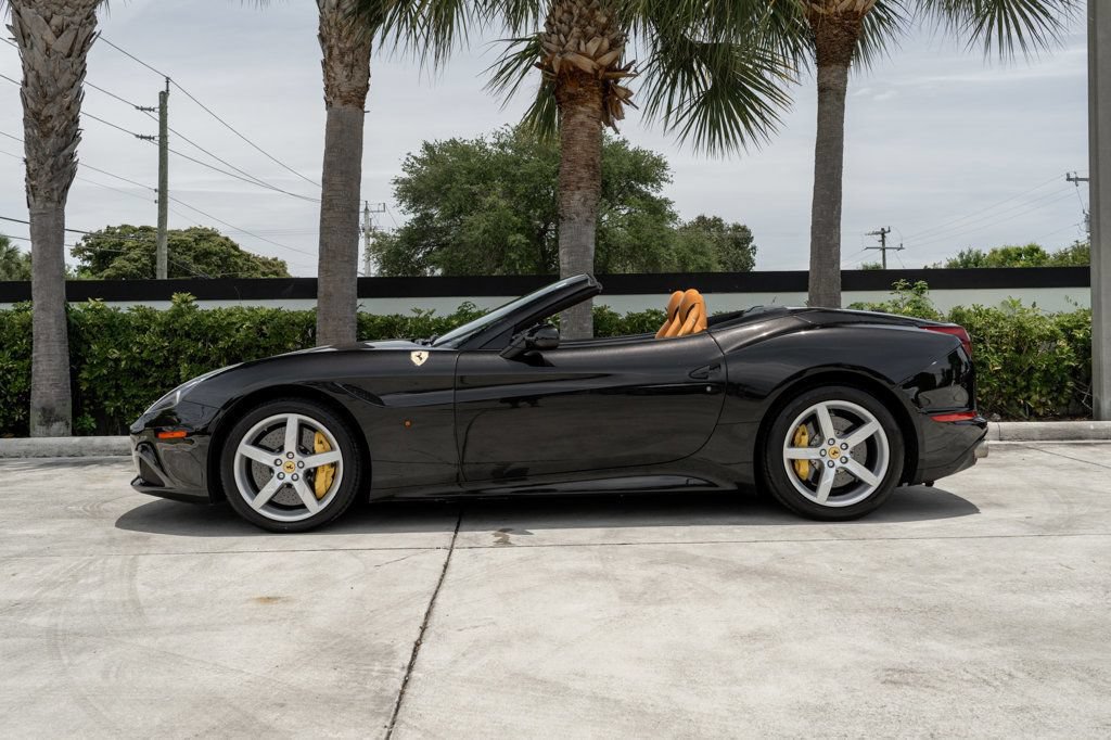 Used 2015 Ferrari California T RWD image 3
