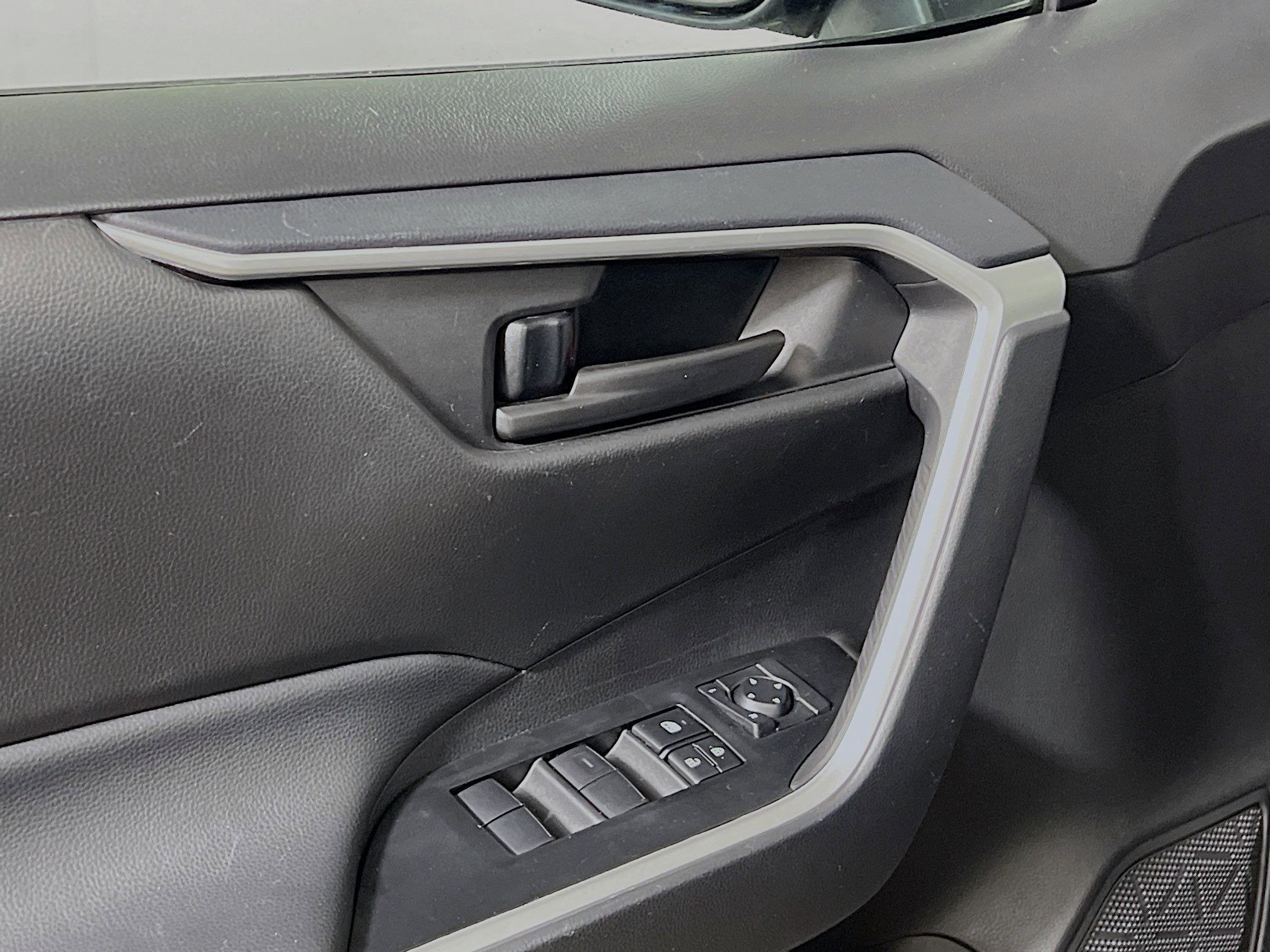 Used 2024 Toyota RAV4 LE image 17