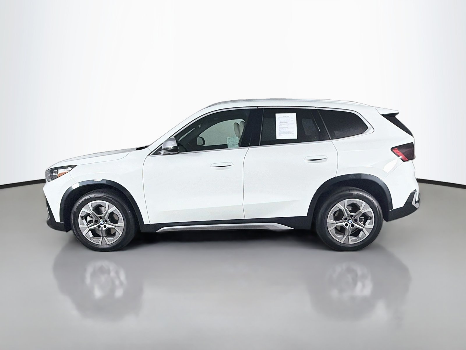 Certified 2023 BMW X1 xDrive28i w/ Convenience Package AWD/4WD image 4