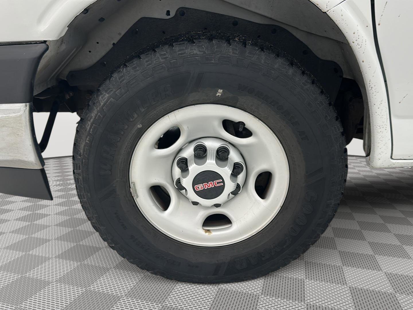 Used 2023 GMC Savana 2500 w/ Driver Convenience Package image 28