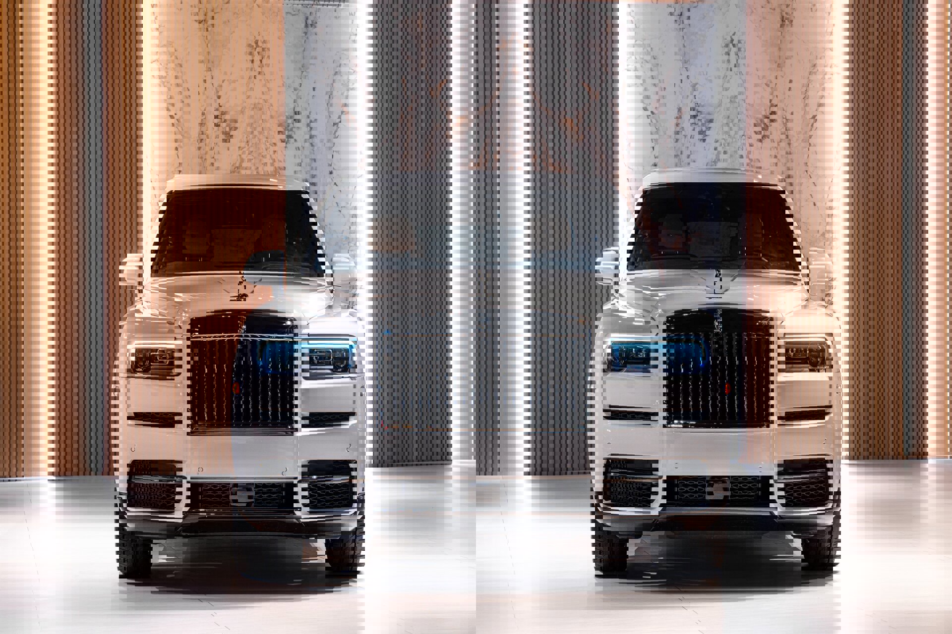 Used 2022 Rolls-Royce Cullinan Black Badge w/ Dark Exterior Package AWD/4WD image 2