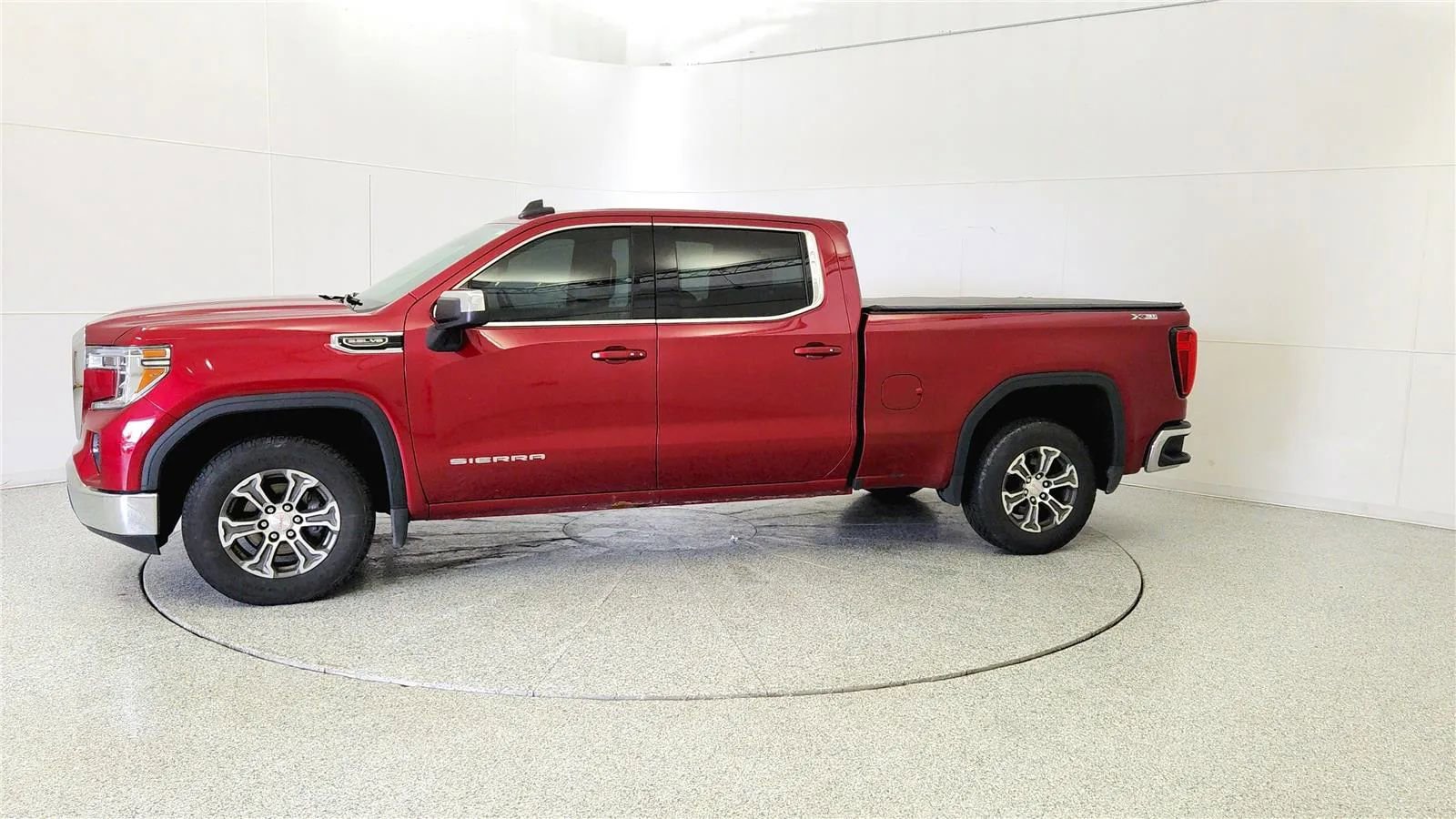 Used 2019 GMC Sierra 1500 SLE w/ X31 Off-Road Package AWD/4WD image 4