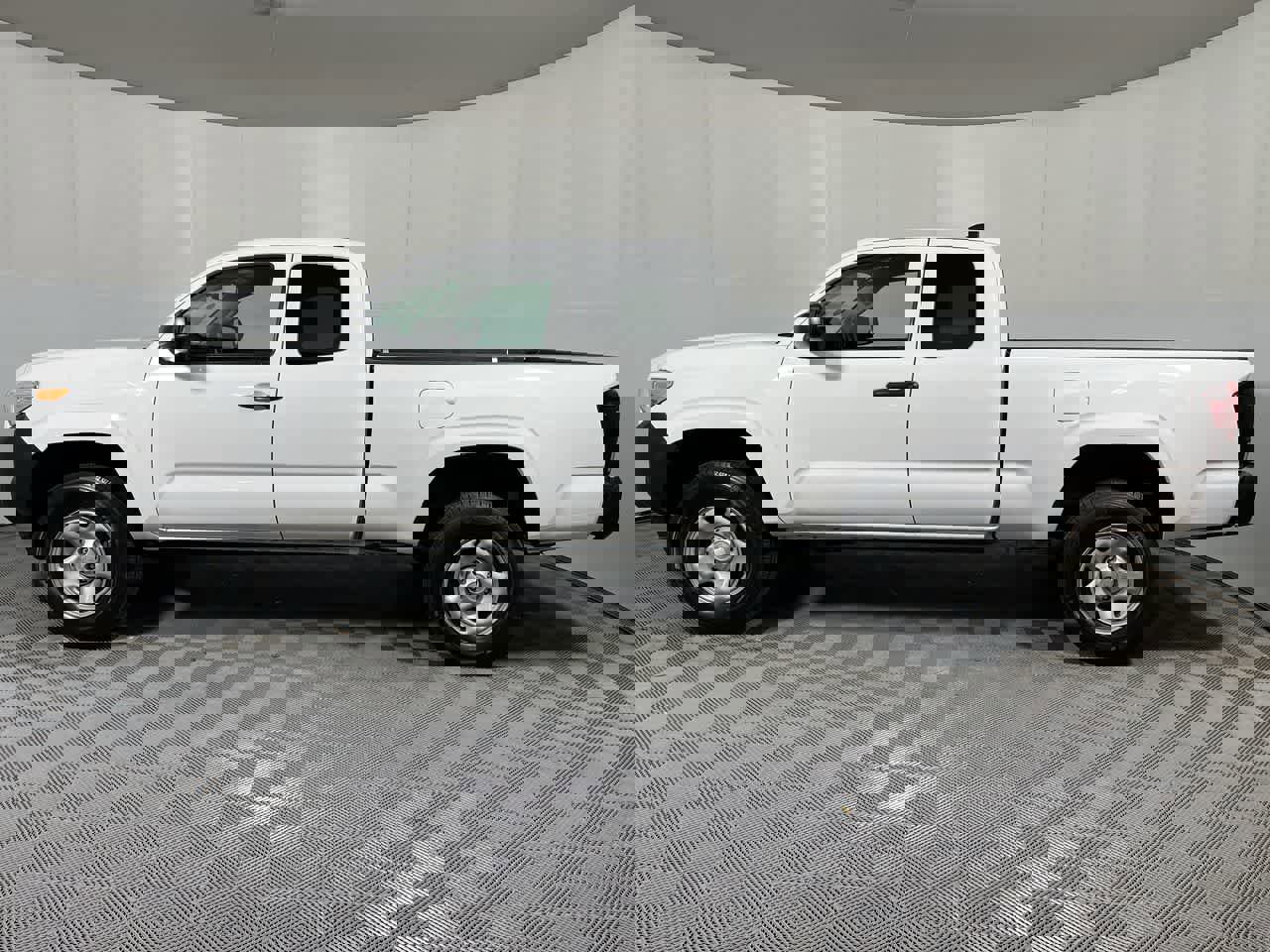 Used 2023 Toyota Tacoma SR image 5