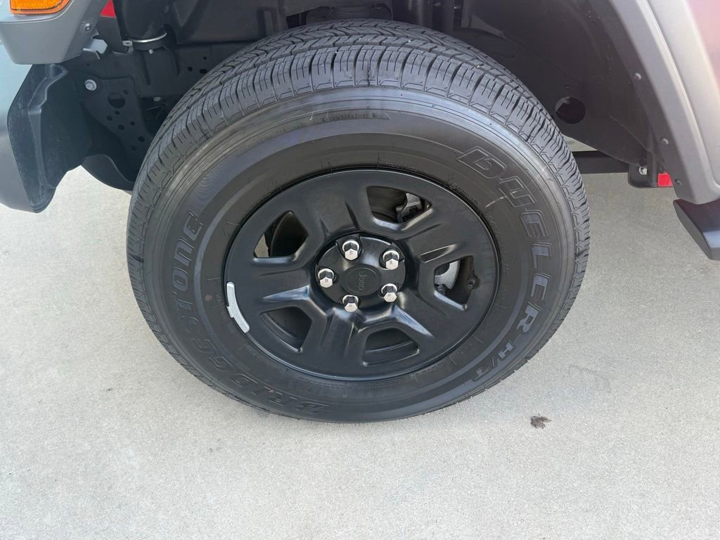 Certified 2025 Jeep Gladiator Sport image 33