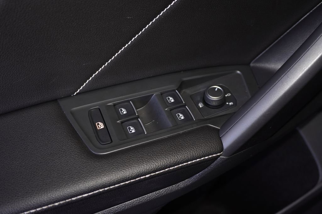 Used 2023 Volkswagen Tiguan SE image 15