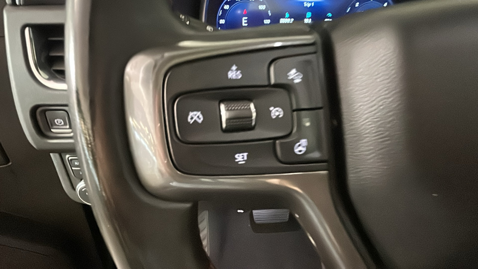 Used 2024 Chevrolet Suburban RST w/ Luxury Package AWD/4WD image 19