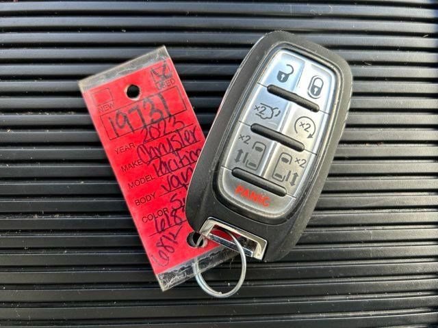 Used 2023 Chrysler Pacifica Touring-L FWD image 65