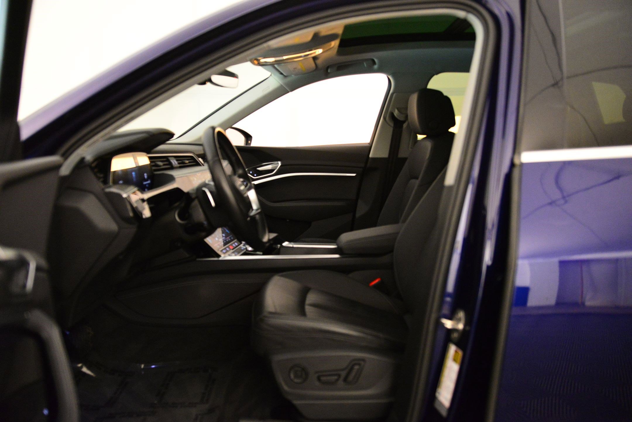 Certified 2021 Audi e-tron Premium image 25