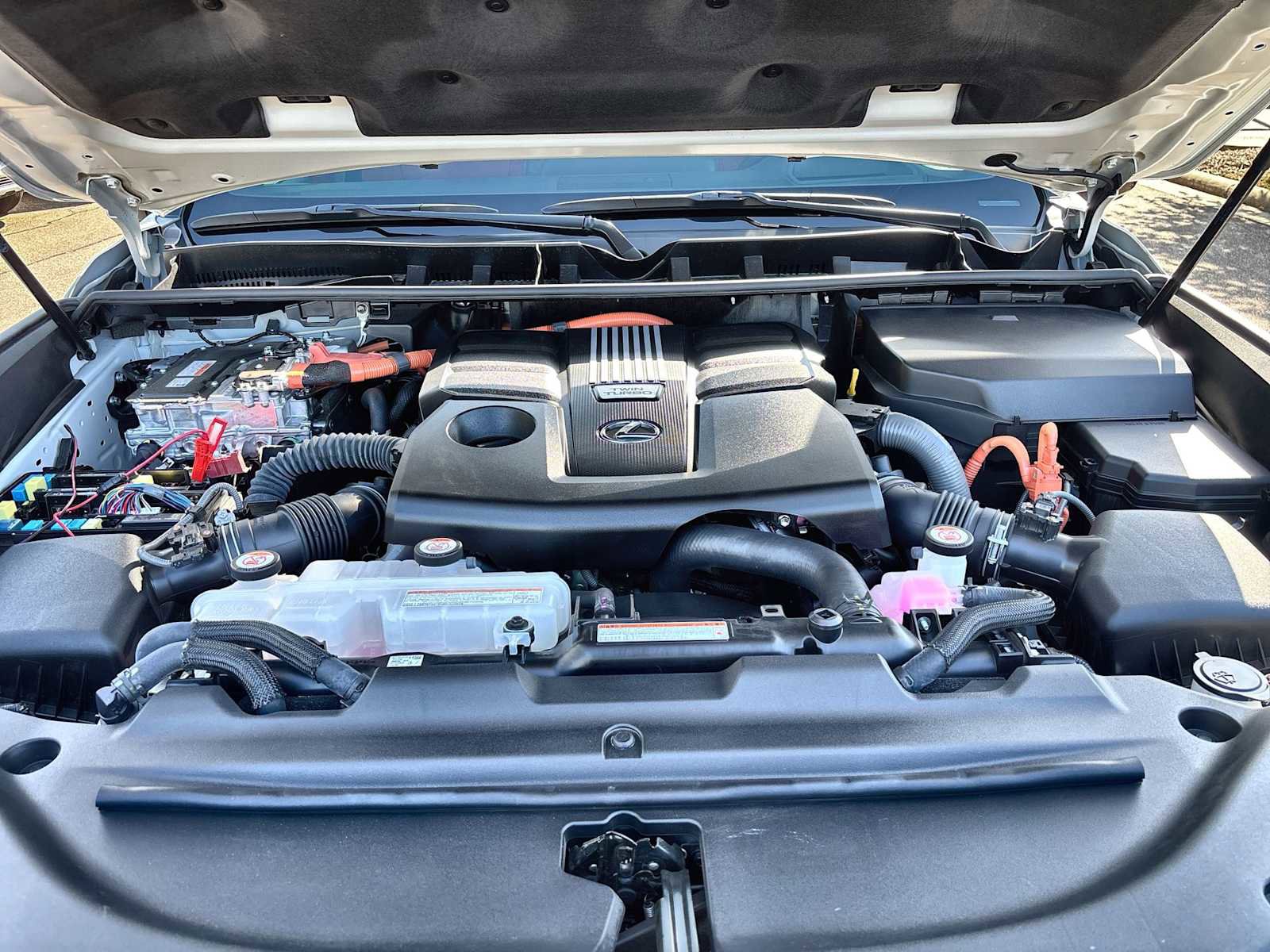 Used 2025 Lexus LX 700h F Sport image 13