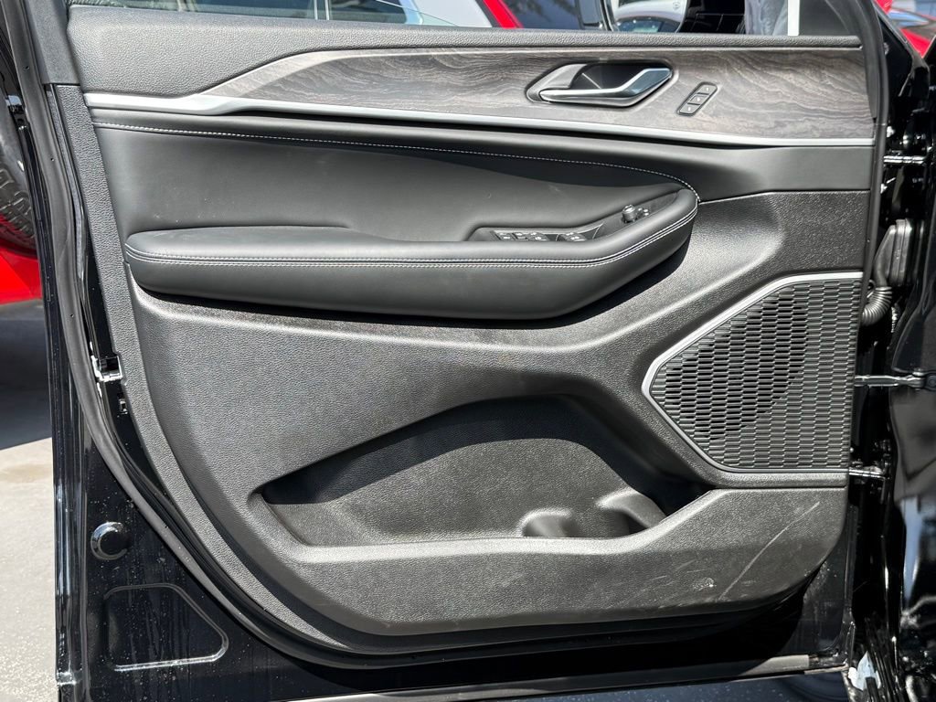 New 2026 Jeep Grand Cherokee Limited Reserve image 16