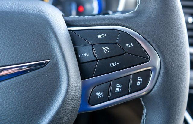 New 2026 Chrysler Pacifica Select image 21