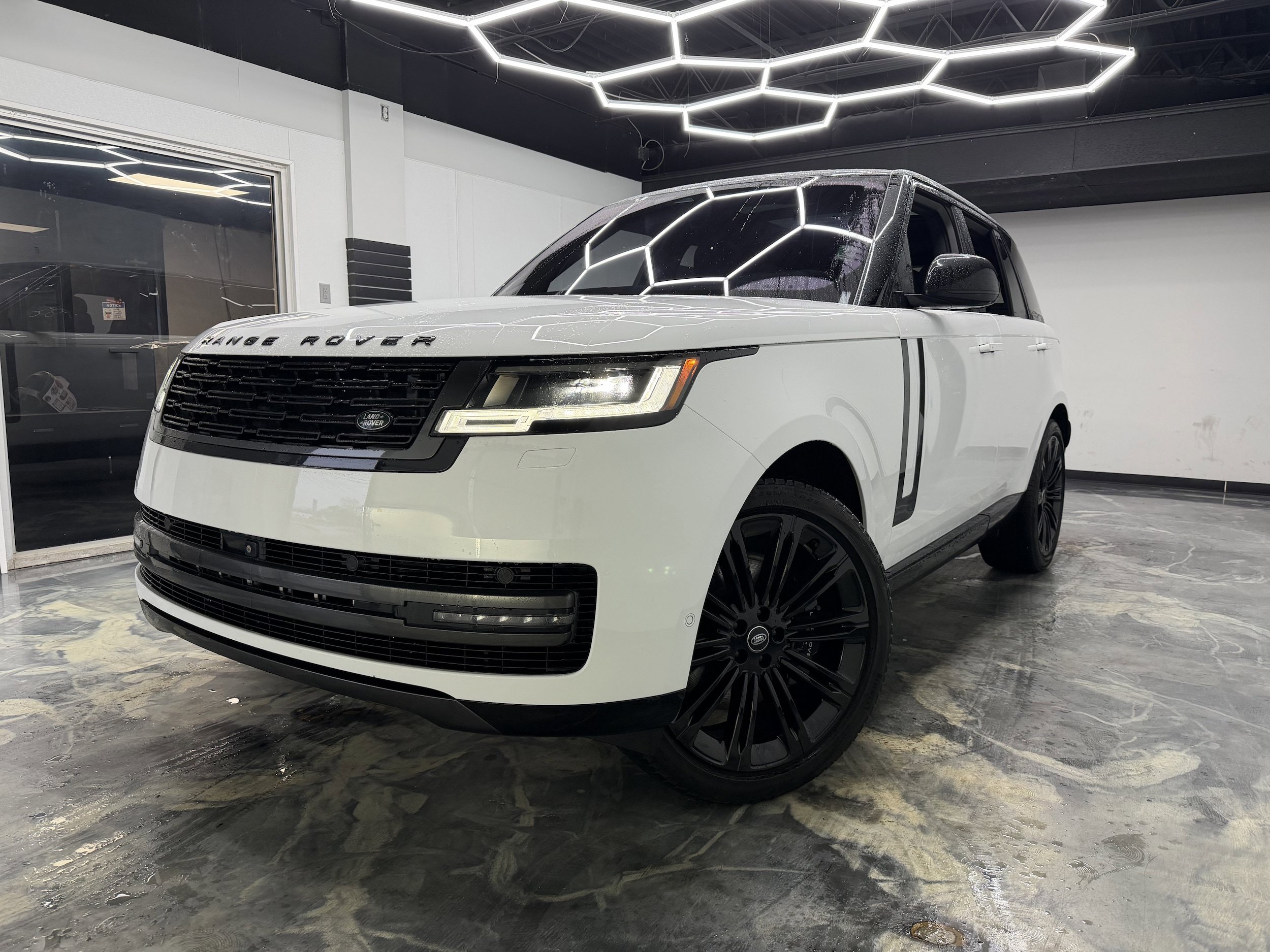 Used 2023 Land Rover Range Rover SE AWD/4WD image 1