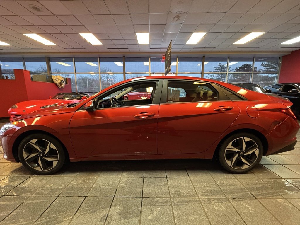 Used 2021 Hyundai Elantra Limited image 2