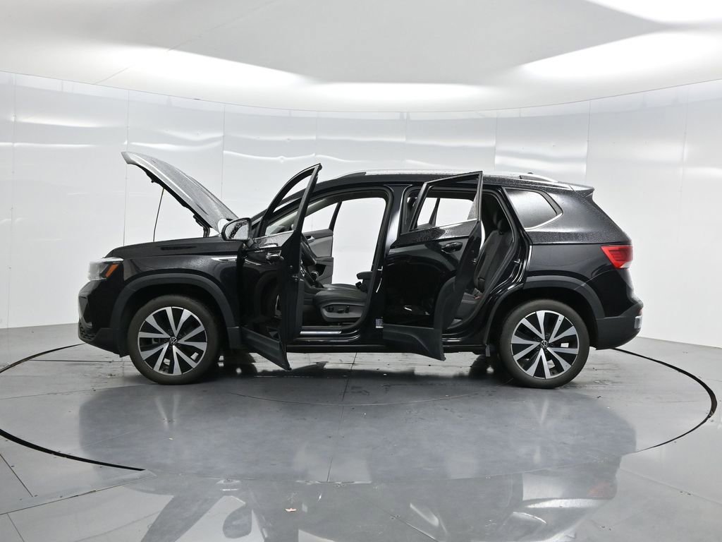 Used 2023 Volkswagen Taos SE w/ Panoramic Sunroof Package image 57