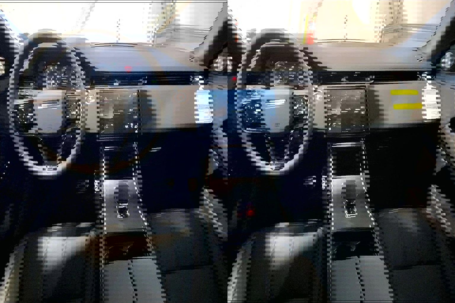 New 2026 Land Rover Range Rover Evoque Dynamic SE image 5