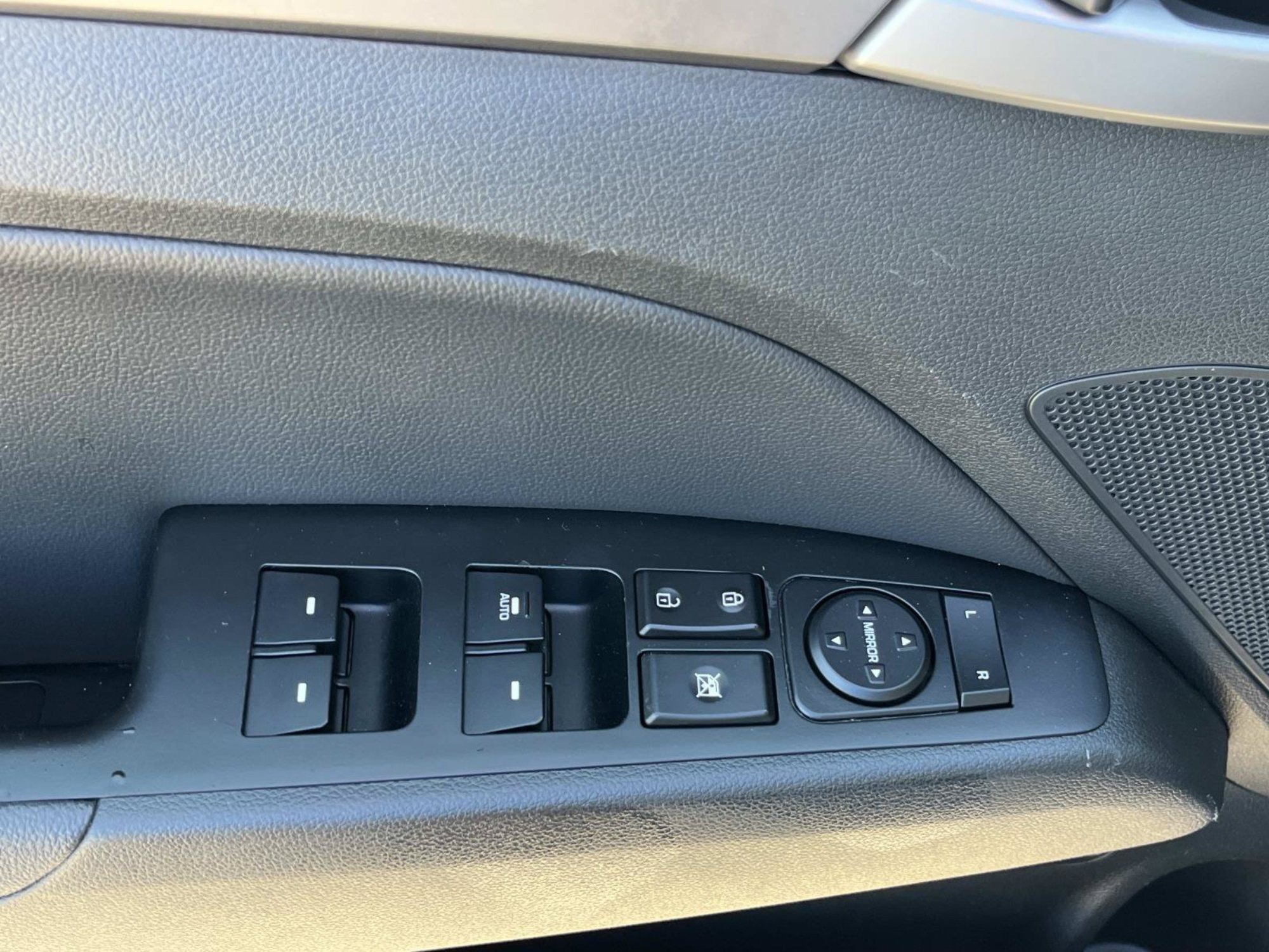 Used 2017 Hyundai Elantra Limited w/ Limited Tech Package 08 FWD image 22