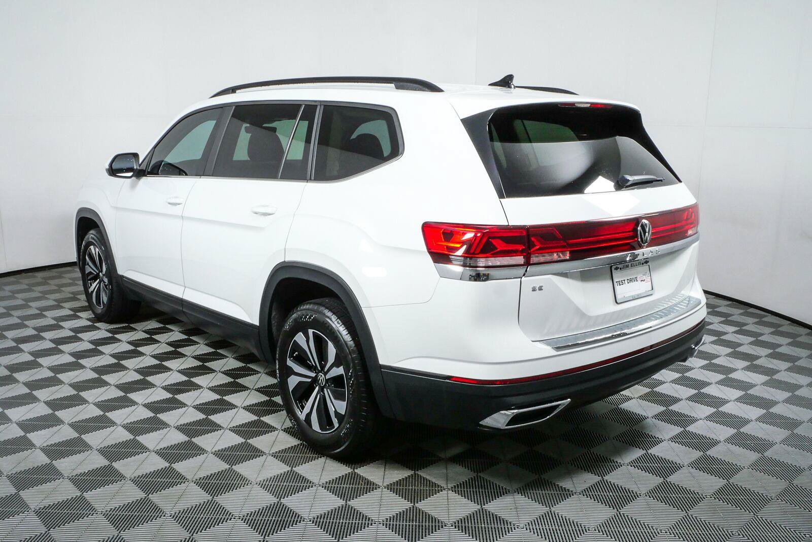 Used 2024 Volkswagen Atlas SE FWD image 27