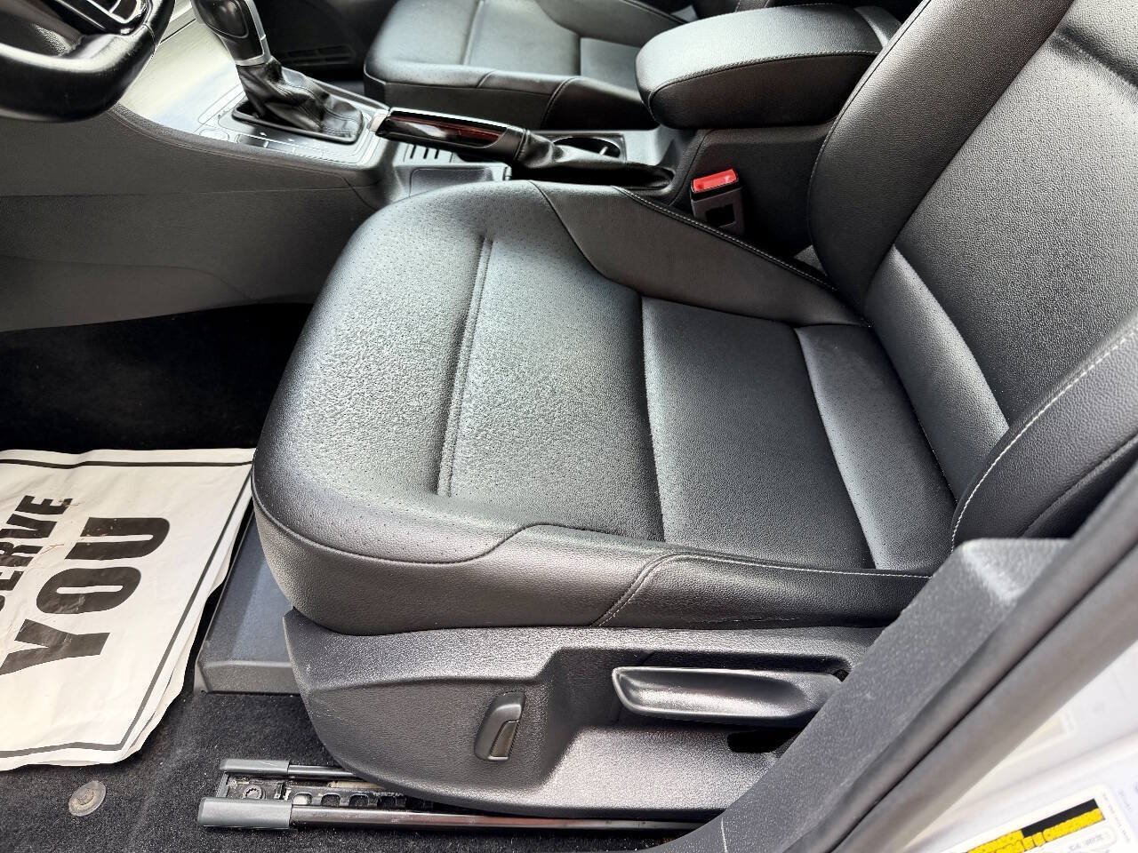 Used 2017 Volkswagen Golf SE FWD image 34