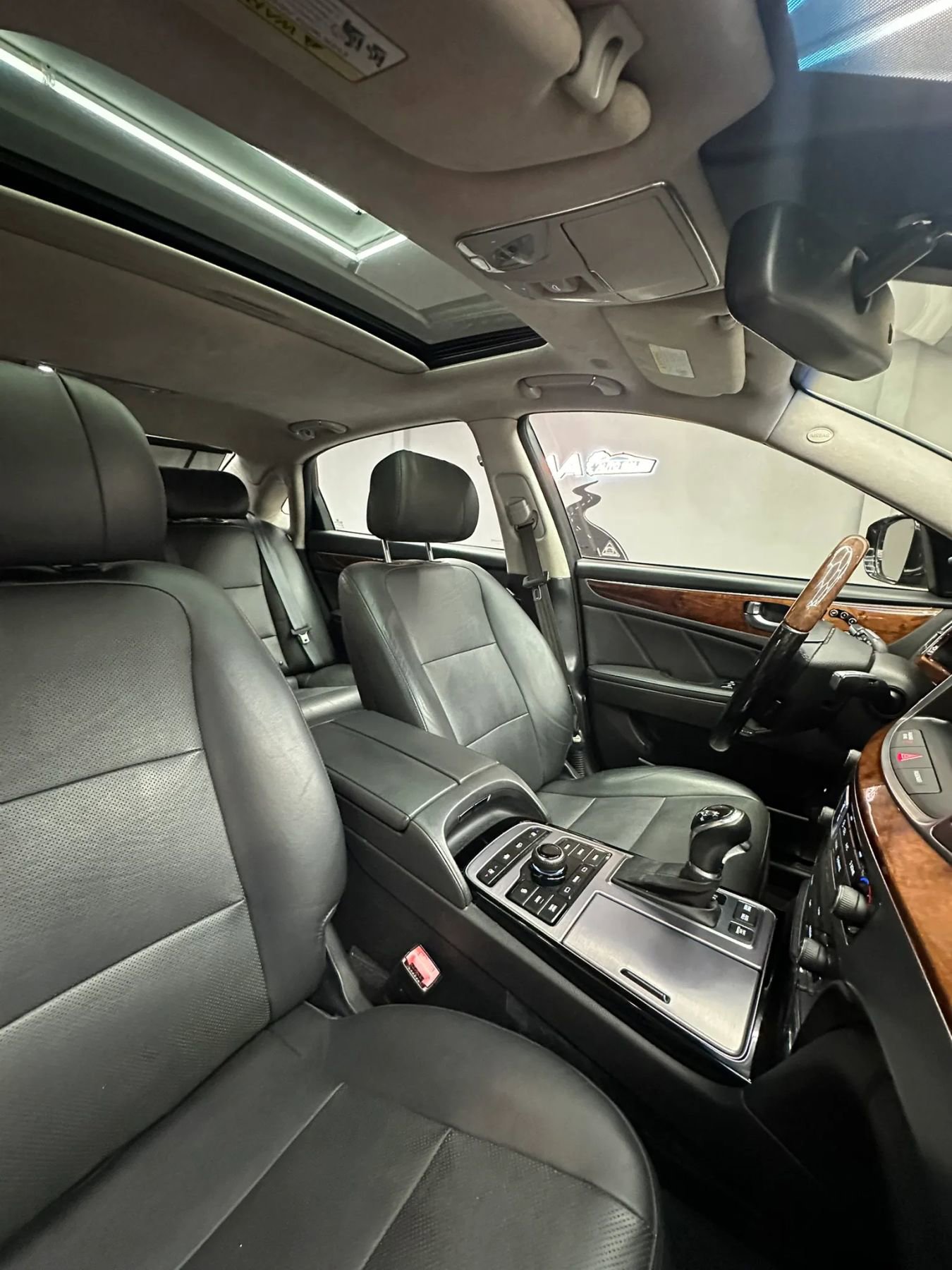 Used 2015 Hyundai Equus Signature RWD image 40