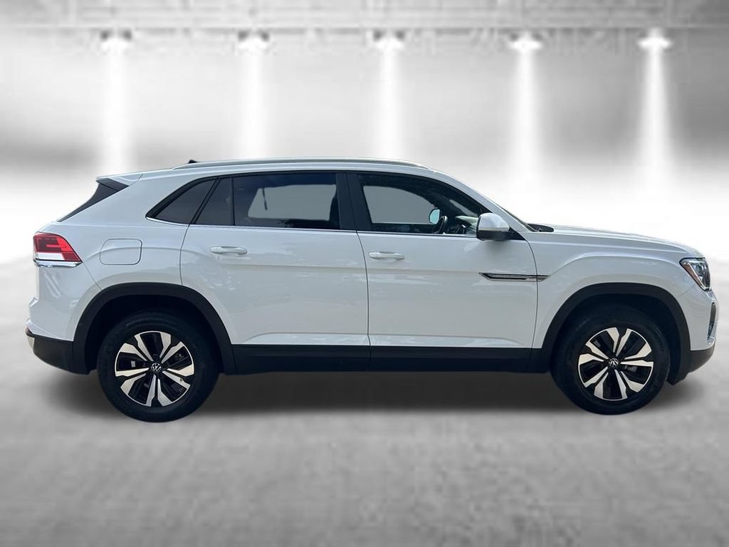 Used 2024 Volkswagen Atlas Cross Sport SE FWD image 7