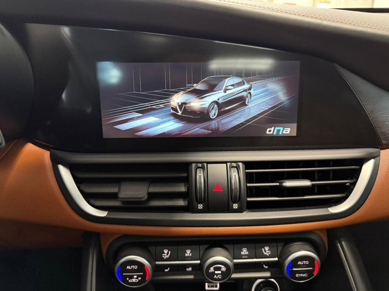 Used 2020 Alfa Romeo Giulia Ti w/ Nero Edizione RWD image 40